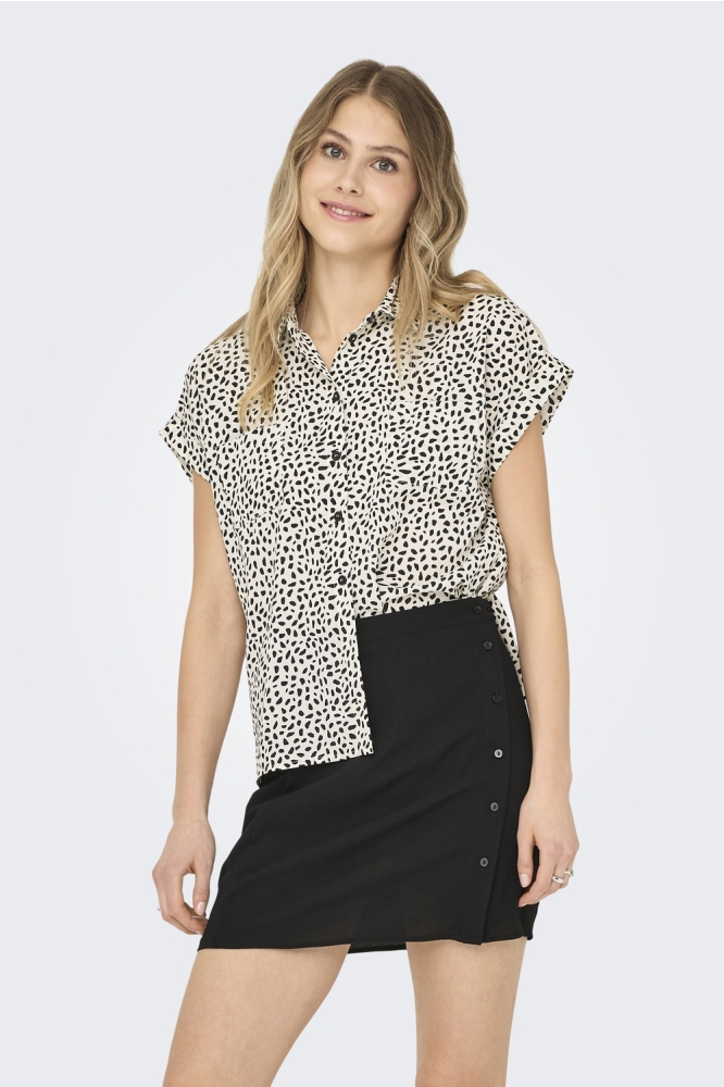 ONLHANNOVER LIFE S/S SHIRT WVN NOOS 15351855 CLOUD DANCER/BLACK GRAP